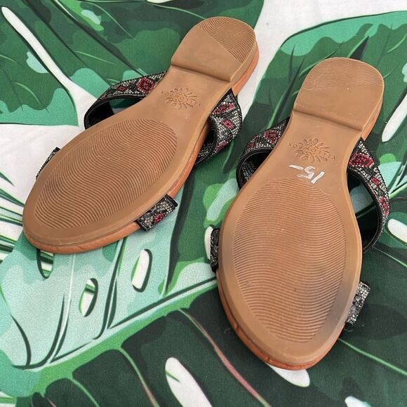 Black and red rhinestone Aztec print yellow box brand sandals - Picture 4 of 4